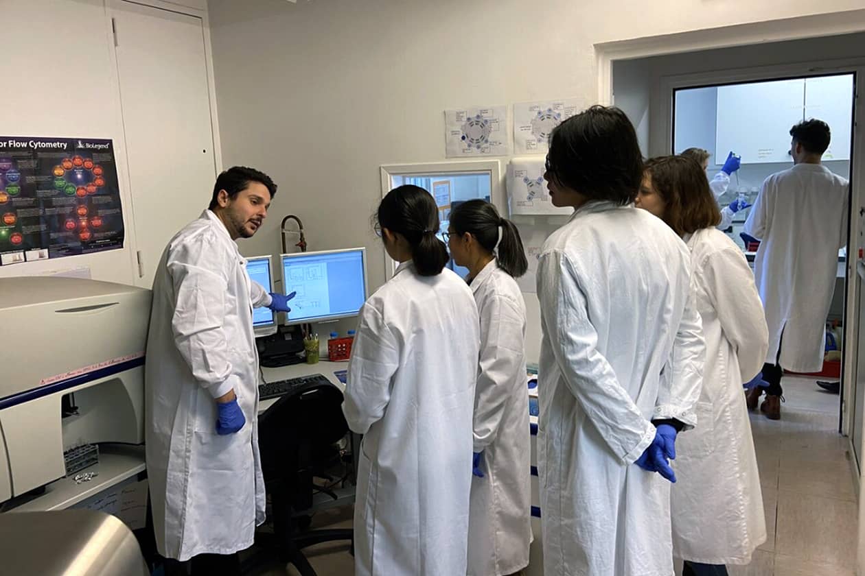 <hr>Les ingénieurs de la plateforme CYBIO forment les utilisateurs pour leur mise en autonomie sur les cytomètres en flux.