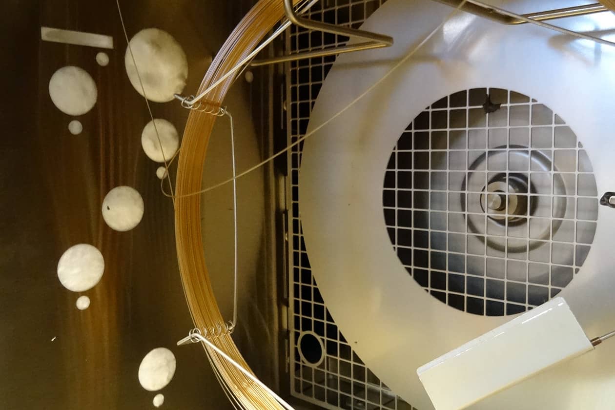 <hr>Colonne de chromatographe en phase gazeuse.
