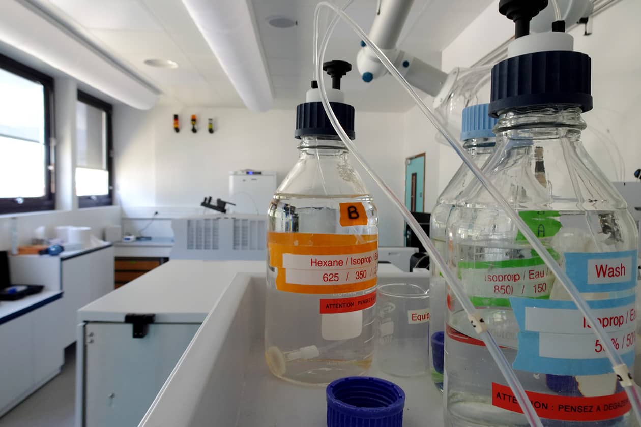 <hr>Solvants de chromatographie liquide.