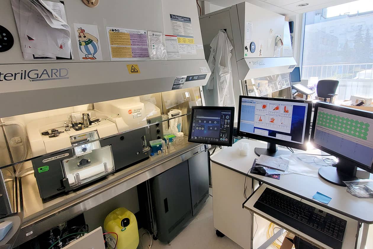 <hr>MoFlo Astrios Beckman Coulter avec technologie jet-in-air pour la réalisation de tris à haute vitesse.