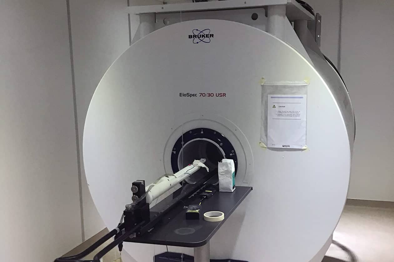 <hr>BioSpec 70/30 USR Bruker équipé d’un dispositif d’élastographie.
