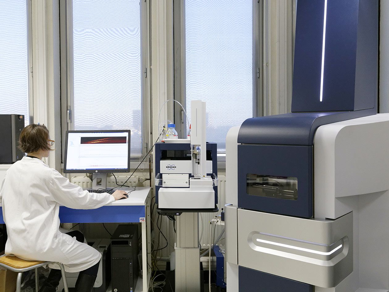 <hr>Spectromètre de masse timsTOF Pro utilisant la mobilité ionique comme méthode de séparation supplémentaire des peptides.